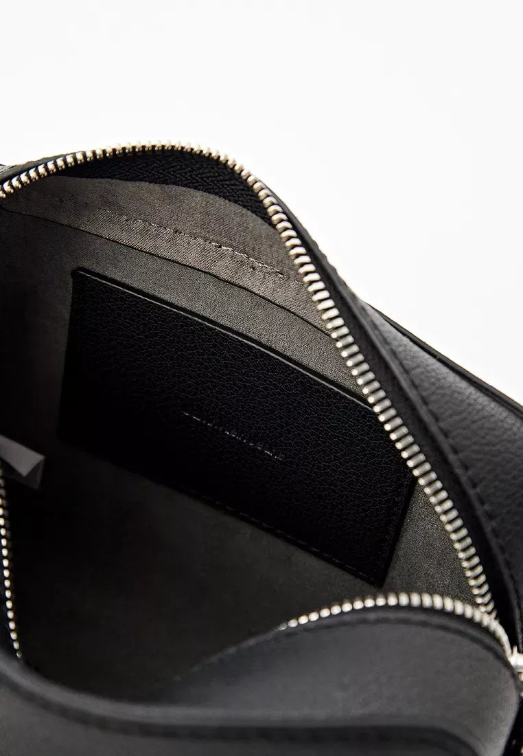 Calvin Klein Women’s Fall/Winter Bag – Stylish & Durable Polyurethane Handbag