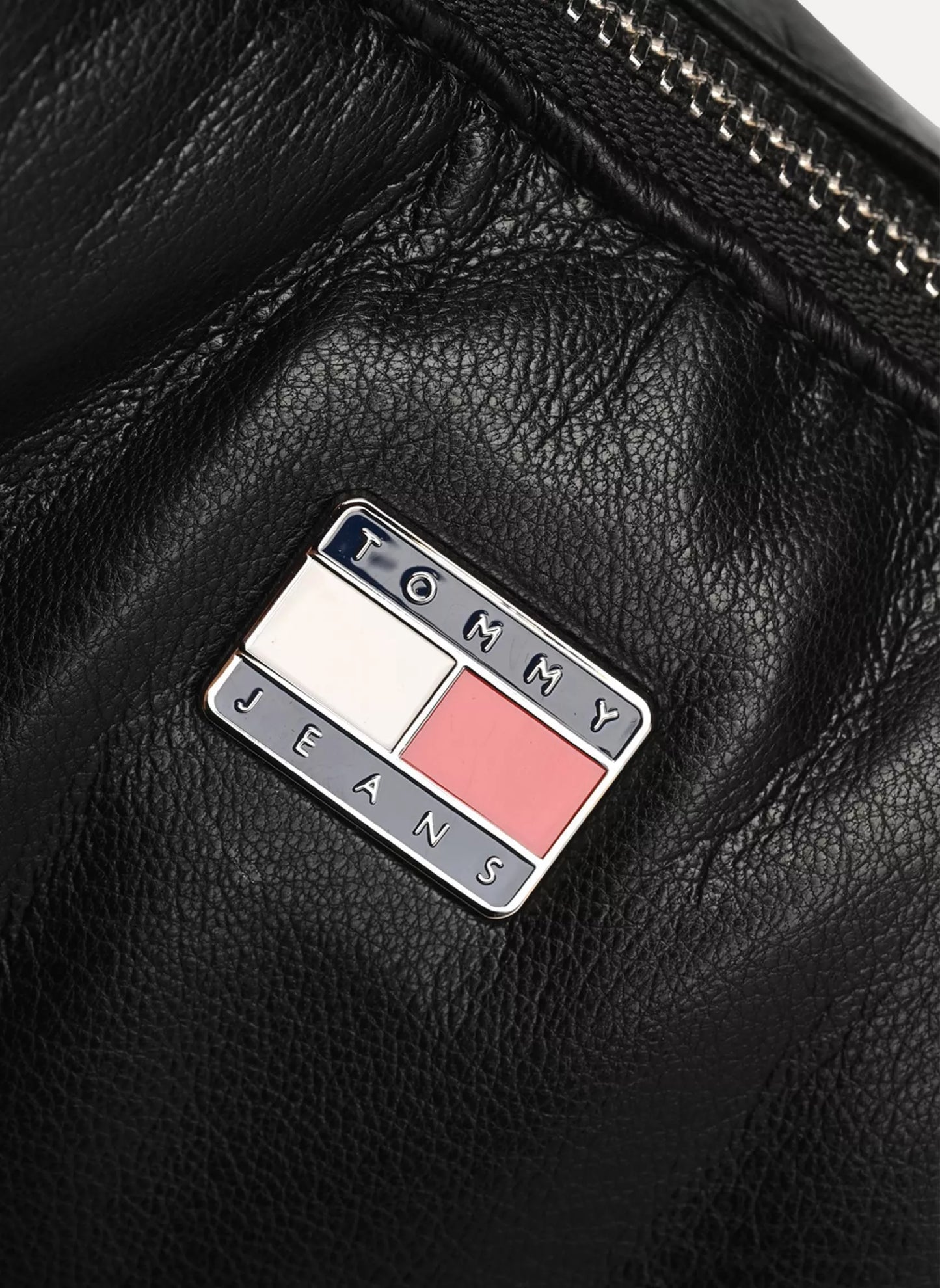 Tommy Hilfiger Stylish Women’s Medium Bag – 100% Polyurethane, Spring/Summer Bag