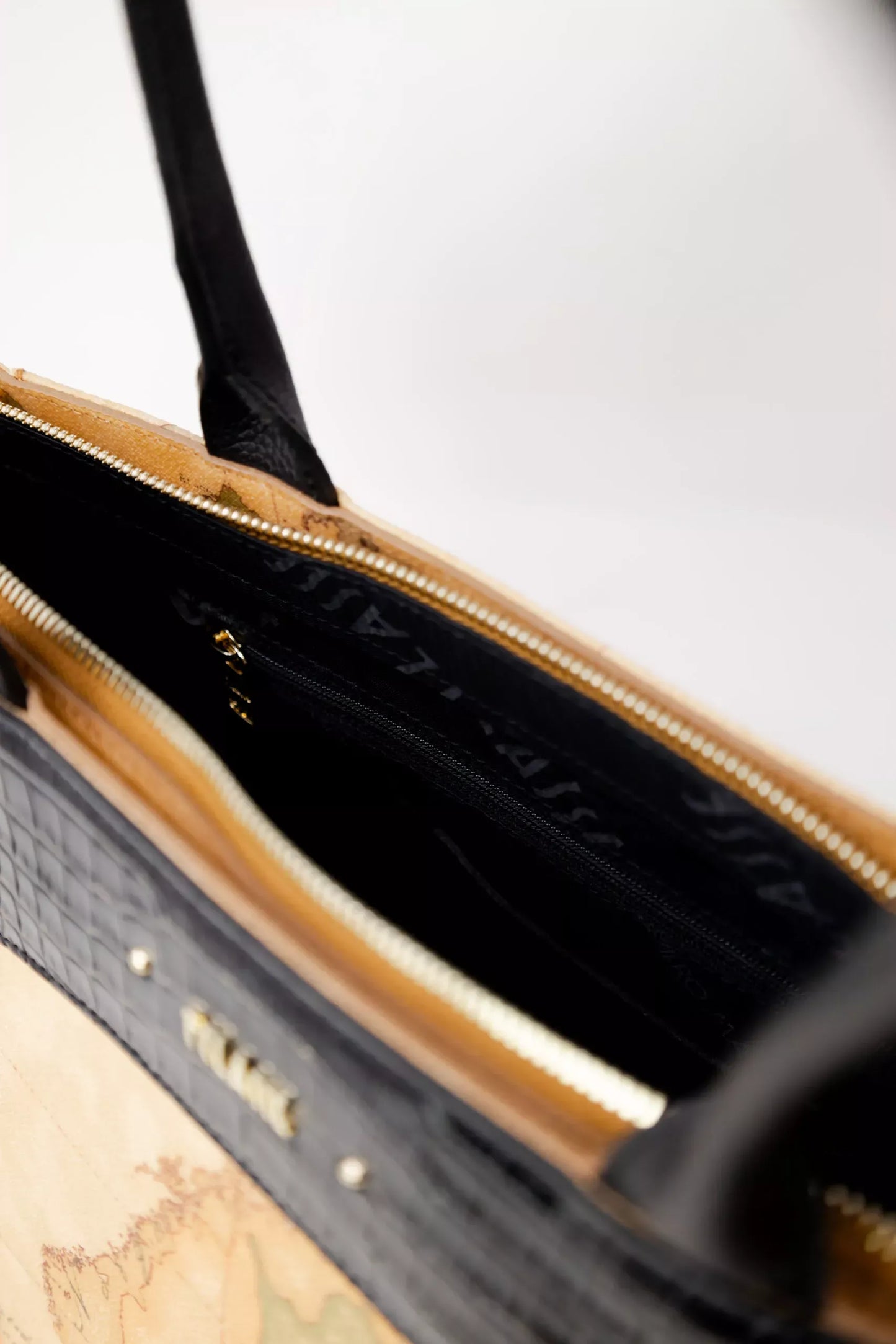 Alviero Martini Prima Classe Women’s Black Geometric Handbag – Elegant & Versatile