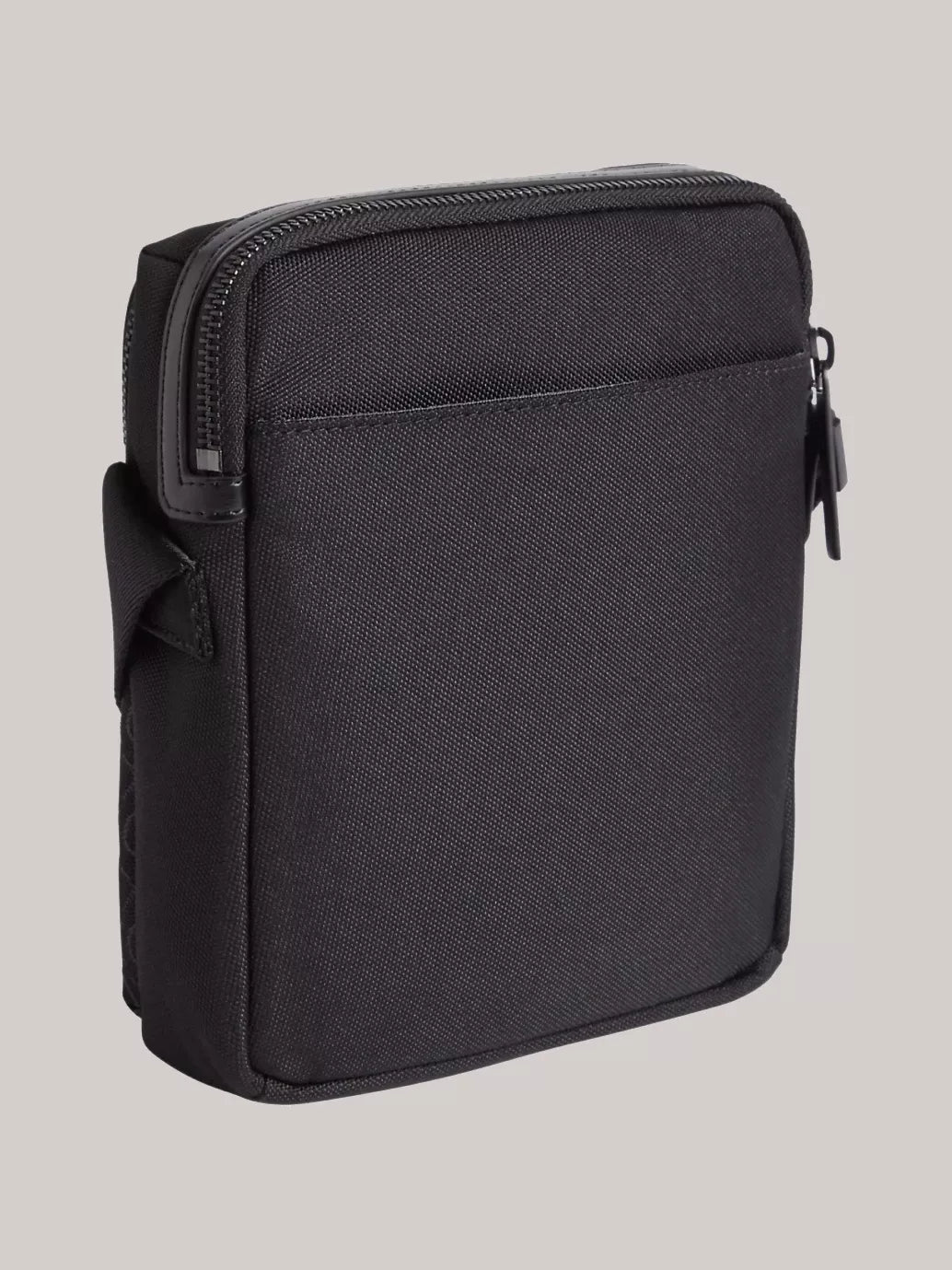 Calvin Klein Men’s Recycled Polyester Bag – Eco-Friendly Fall/Winter Crossbody Bag