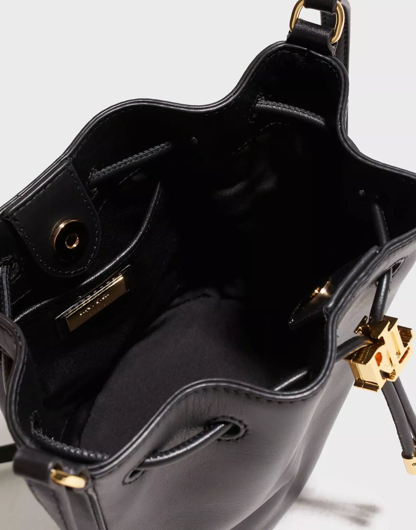 Ralph Lauren Bucket Bag – Adjustable Shoulder Strap & Drawstring Closure