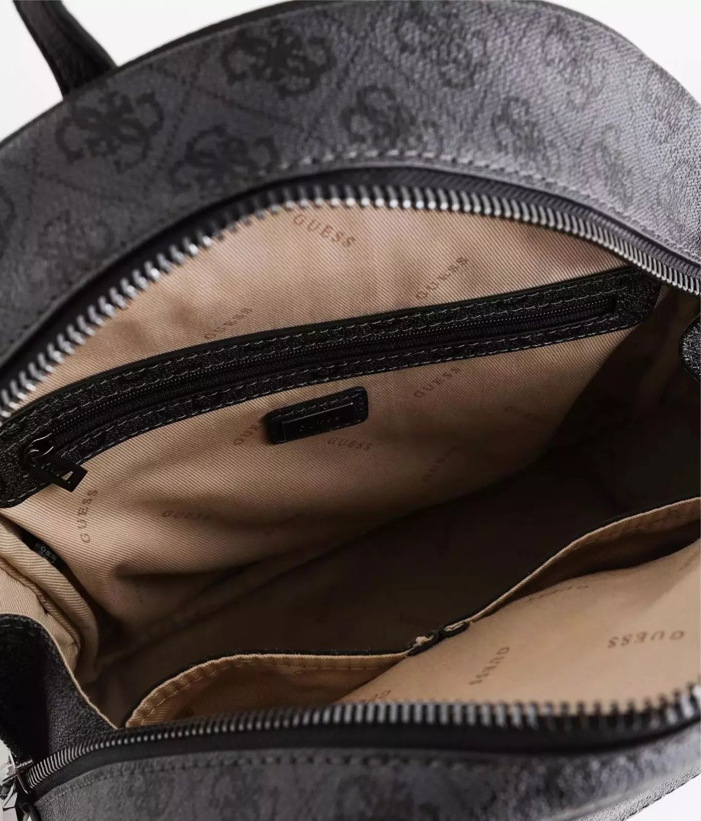 Guess Women’s Grey Zip-Closure Handbag – Stylish, Spacious & Perfect for Fall/Winter