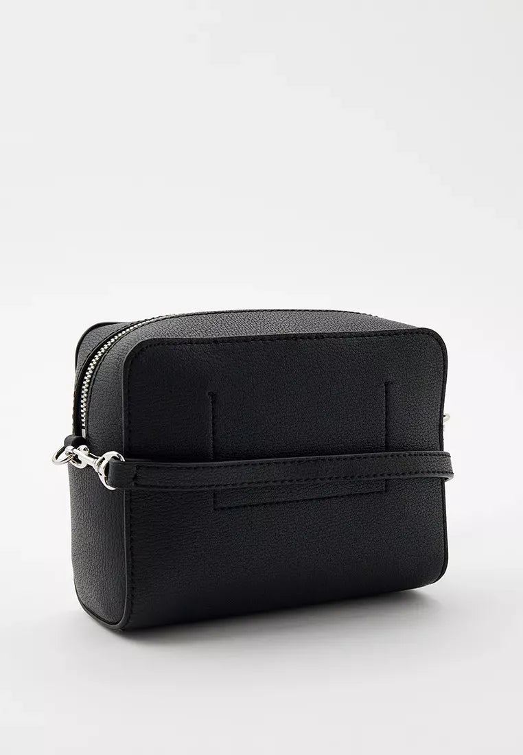 Calvin Klein Women’s Fall/Winter Bag – Stylish & Durable Polyurethane Handbag