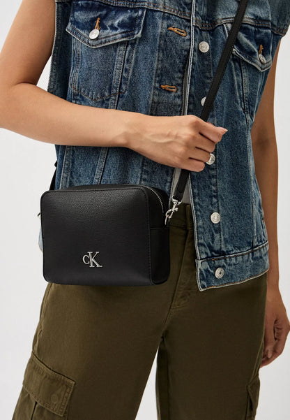Calvin Klein Women’s Fall/Winter Bag – Stylish & Durable Polyurethane Handbag