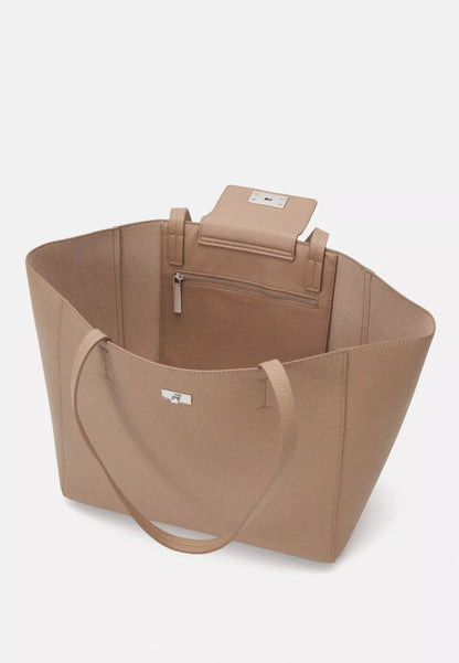 Calvin Klein Women’s Fall/Winter Recycled Polyester Bag – Eco-Friendly, Stylish & Spacious Handbag