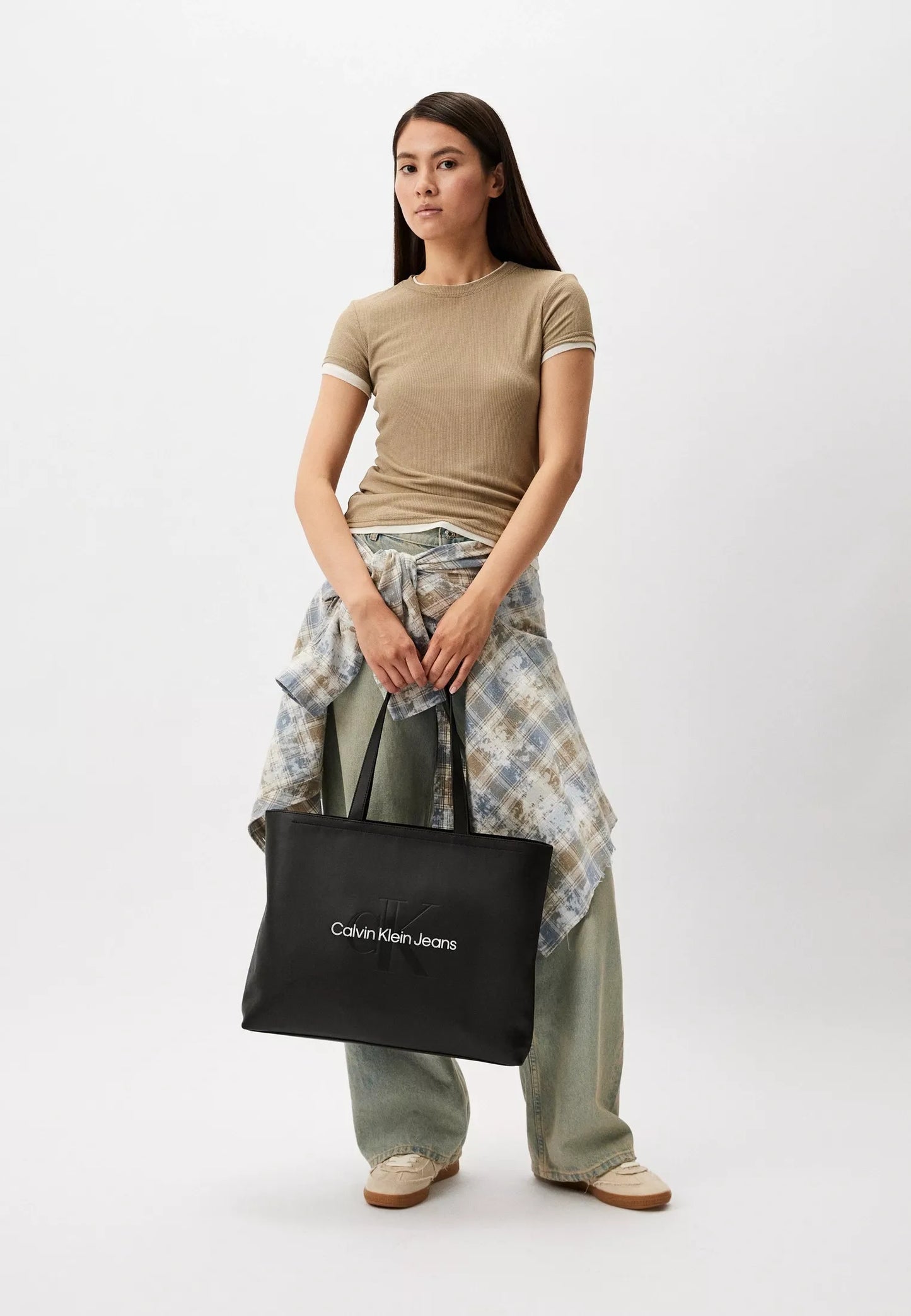 Calvin Klein Women’s Autumn/Winter Tote Bag – Stylish, Spacious & Durable Polyurethane Handbag