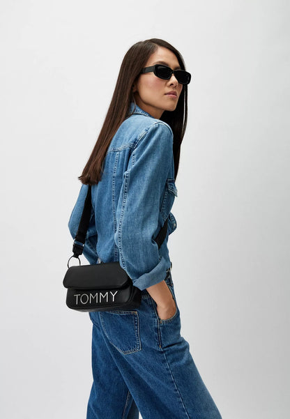 Tommy Hilfiger Women’s Premium Polyurethane Bag – Elegant Fall/Winter Shoulder Handbag