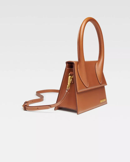 Jacquemus Le Chiquito Moyen Leather Handbag – Adjustable Strap & Iconic Monogram Plaque