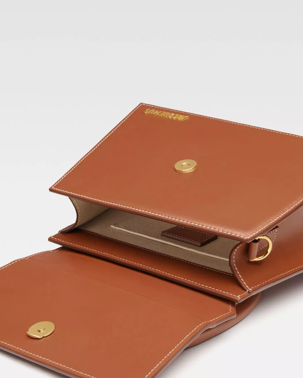 Jacquemus Le Chiquito Moyen Leather Handbag – Adjustable Strap & Iconic Monogram Plaque