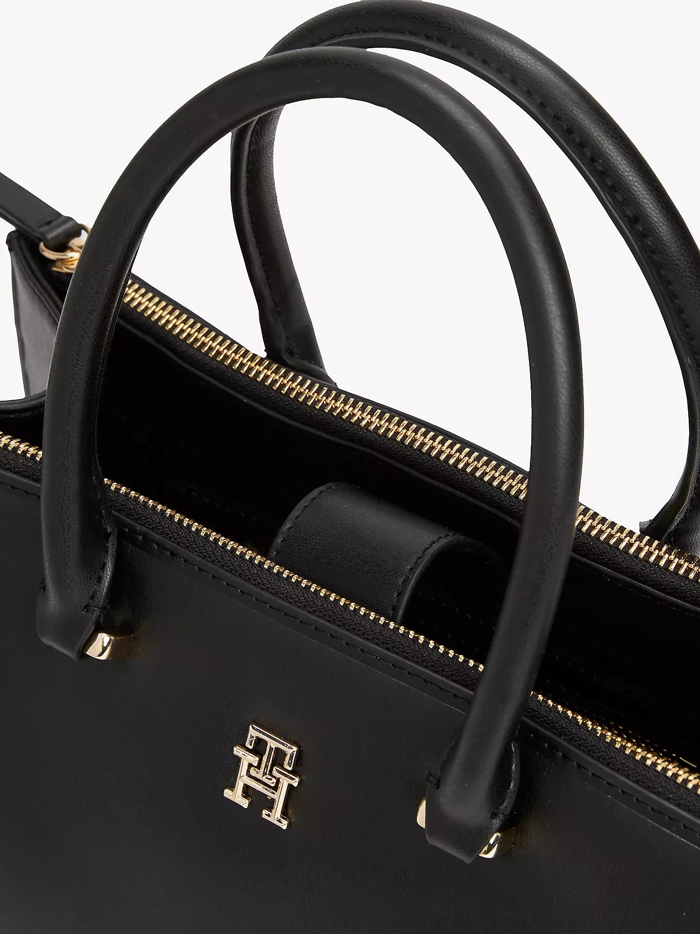 Tommy Hilfiger Women’s Lightweight Medium Bag – Stylish Spring/Summer Everyday Accessory