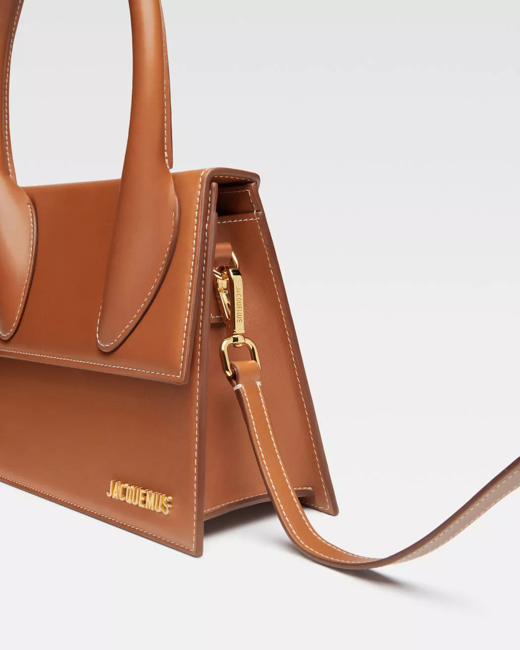Jacquemus Le Chiquito Moyen Leather Handbag – Adjustable Strap & Iconic Monogram Plaque
