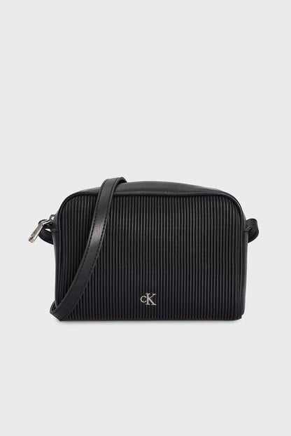 Calvin Klein Jeans Women’s Fall/Winter Polyurethane Bag – Stylish & Durable Handbag