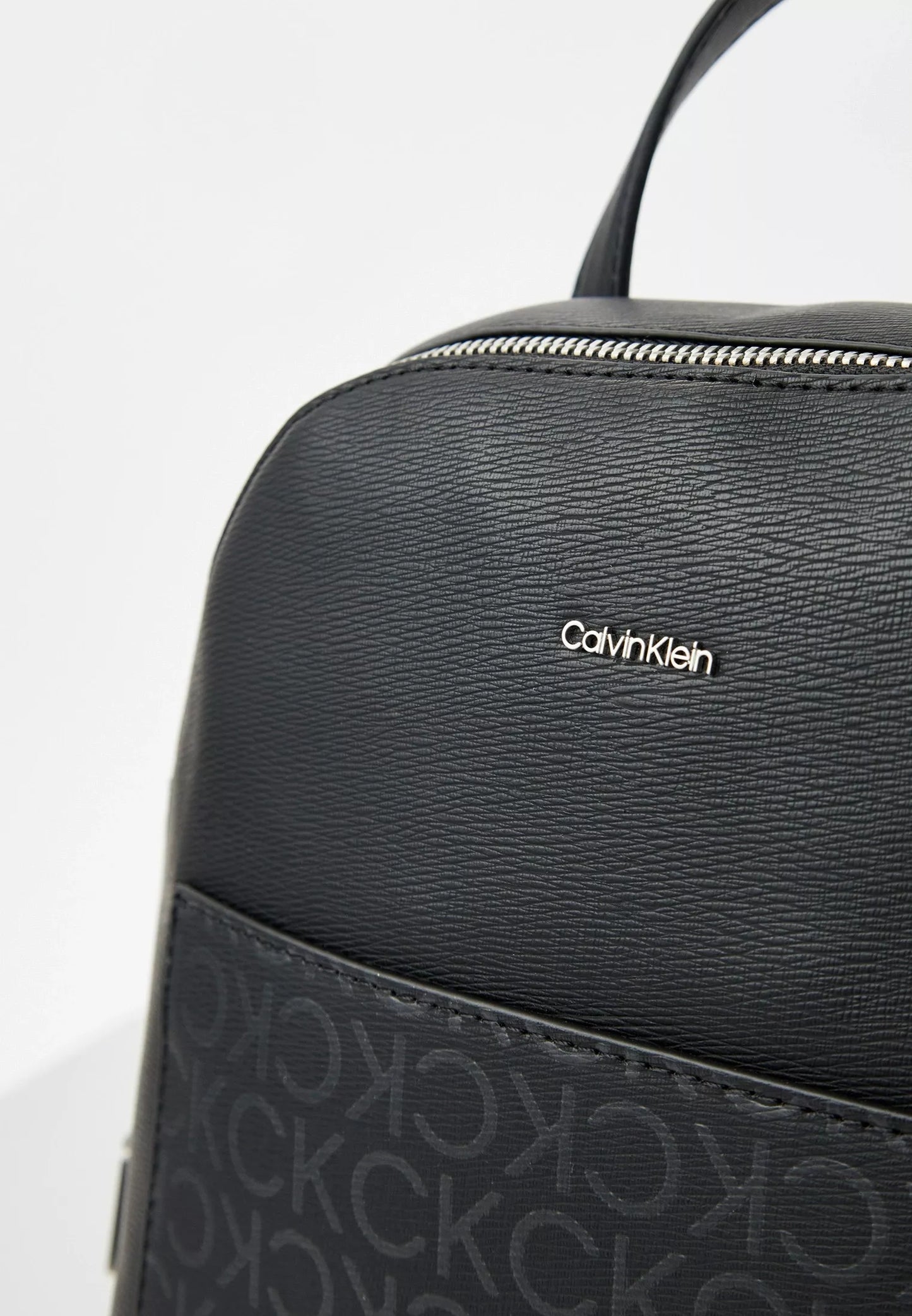 Calvin Klein Women’s Spring/Summer Backpack – Stylish & Durable Polyurethane Bag