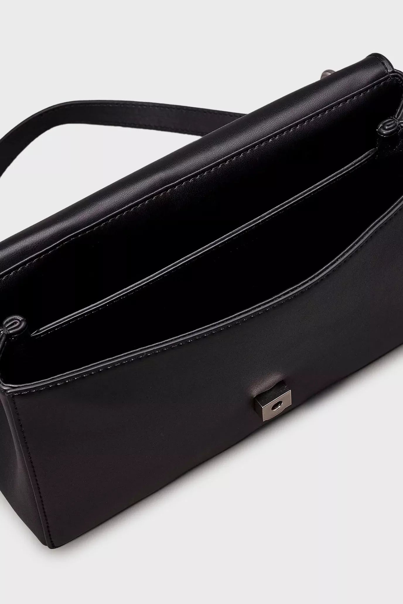 Calvin Klein Jeans Women’s Fall/Winter Handbag | Chic Polyurethane Purse