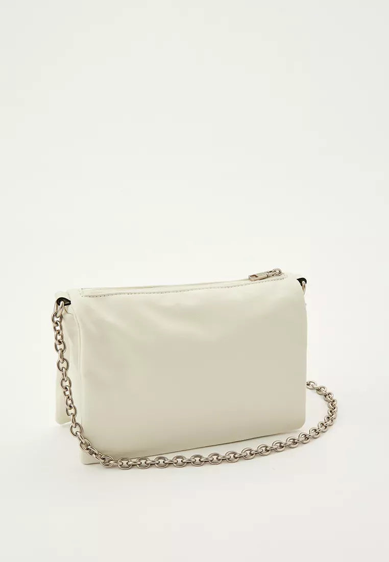 Calvin Klein Jeans Women’s Recycled Polyester Handbag – Stylish, Eco-Friendly & Versatile Bag