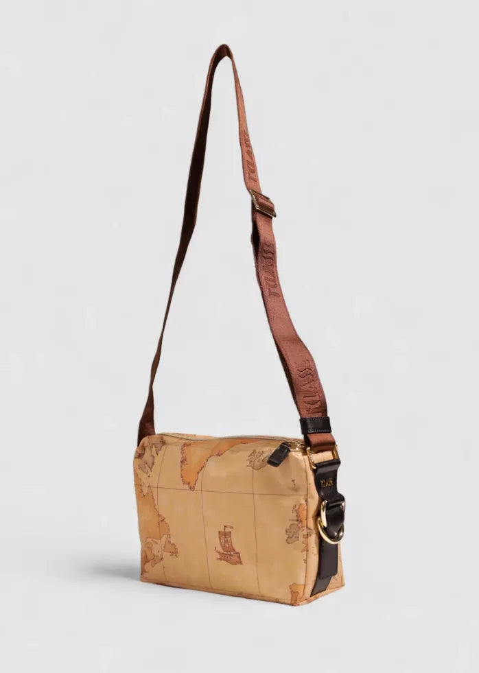 Alviero Martini Prima Classe Women’s Beige Shoulder Bag with Zip – Fall/Winter Essential