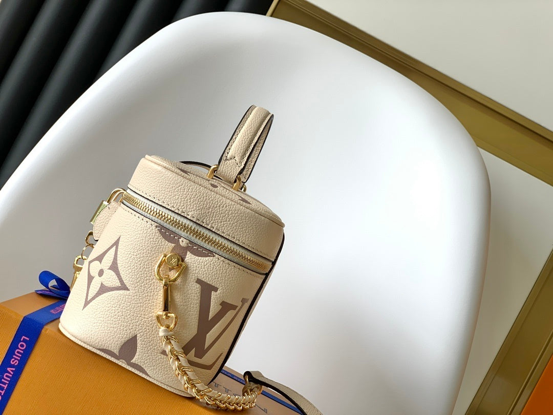 Louis Vuitton Soft Hobo Shoulder Bag Monogram