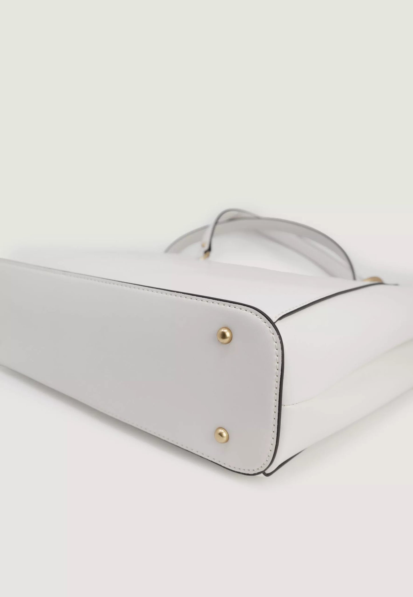 GUESS Women’s White Handbag – Elegant Fall/Winter Fashion Accessory