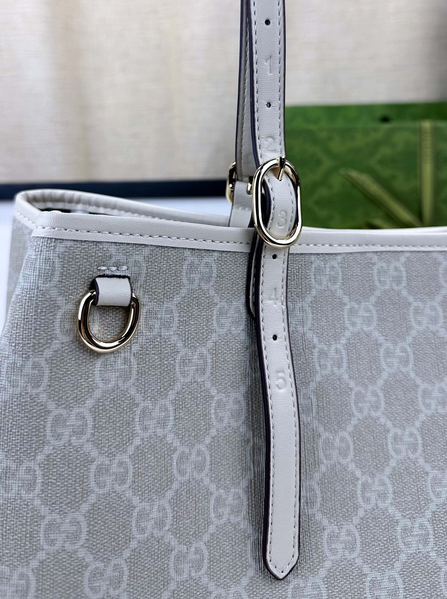 Gucci Elegant Taupe Pebbled Leather Medium Hobo Bag with Signature Gold Horsebit