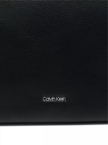 Calvin Klein Women’s Fall/Winter Polyurethane Handbag – Stylish, Durable & Versatile Shoulder Bag