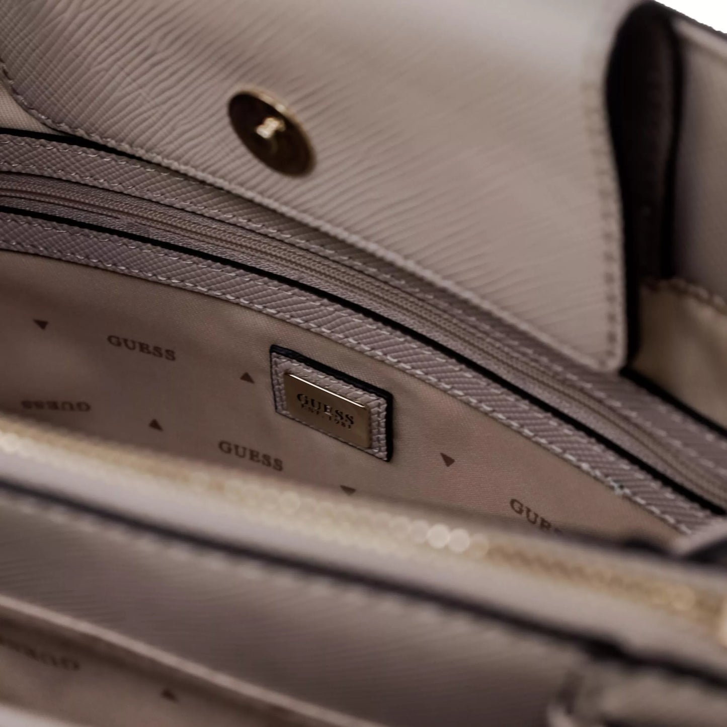 Guess Women’s Beige Handbag with Adjustable Shoulder Strap – Spring/Summer Chic