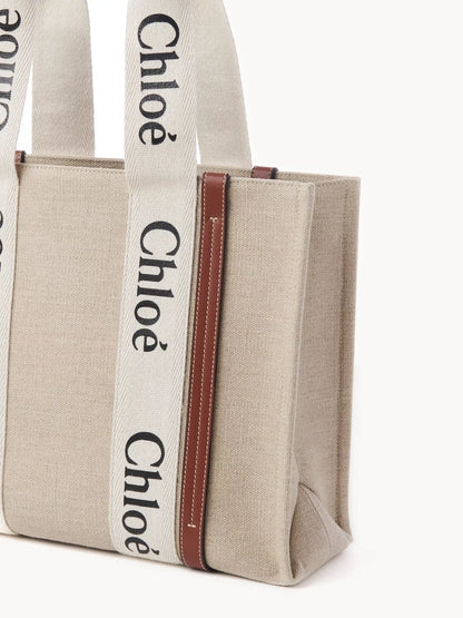 Chloé Canvas Woody Shoulder Bag with Leather Trim – Stylish & Versatile Luxury Tote