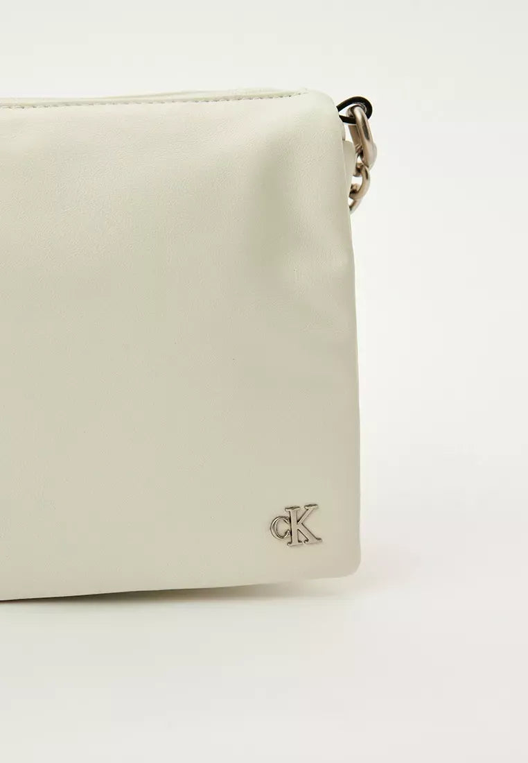 Calvin Klein Jeans Women’s Recycled Polyester Handbag – Stylish, Eco-Friendly & Versatile Bag