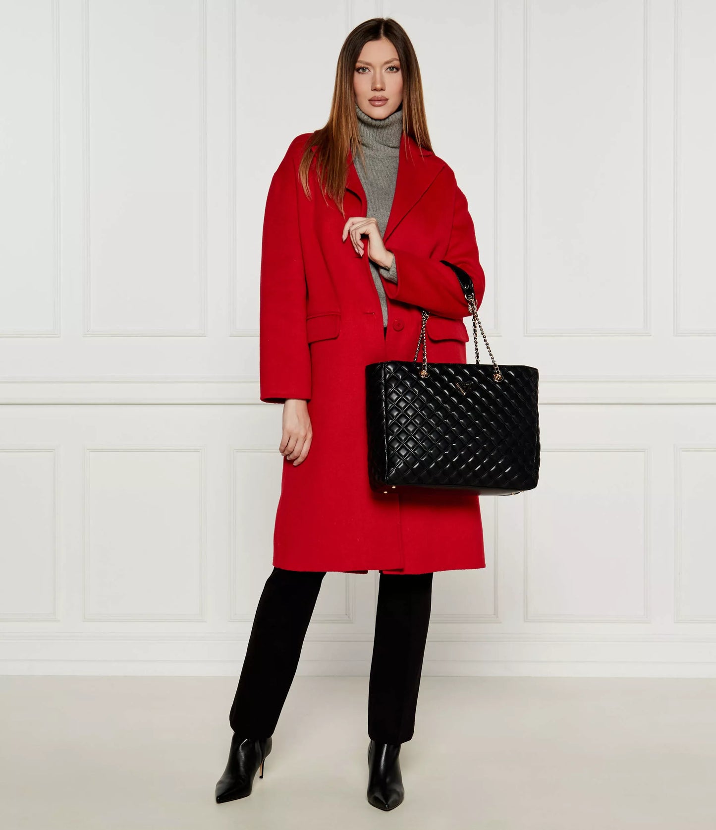 Guess Women’s Classic Black Handbag – Timeless Fall/Winter Essential