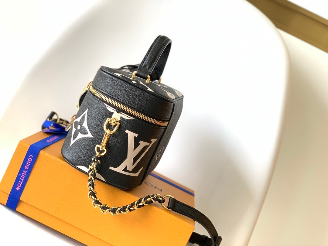 Louis Vuitton Soft Hobo Shoulder Bag Monogram