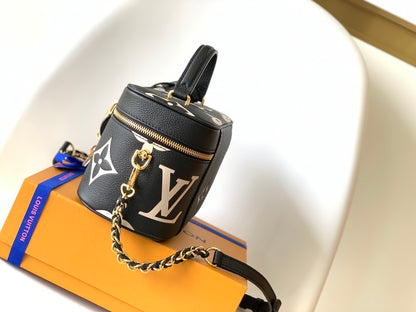 Louis Vuitton Soft Hobo Shoulder Bag Monogram
