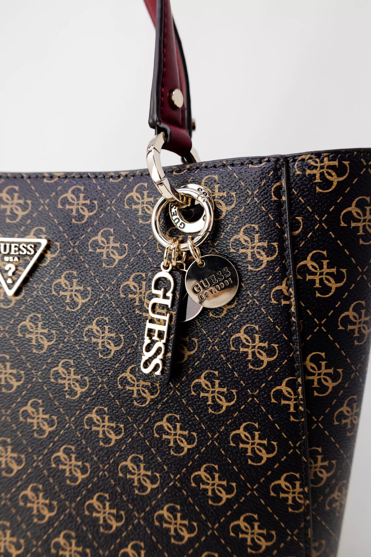 Guess Women’s Brown Printed Handbag – Chic & Spacious Fall/Winter Accessory