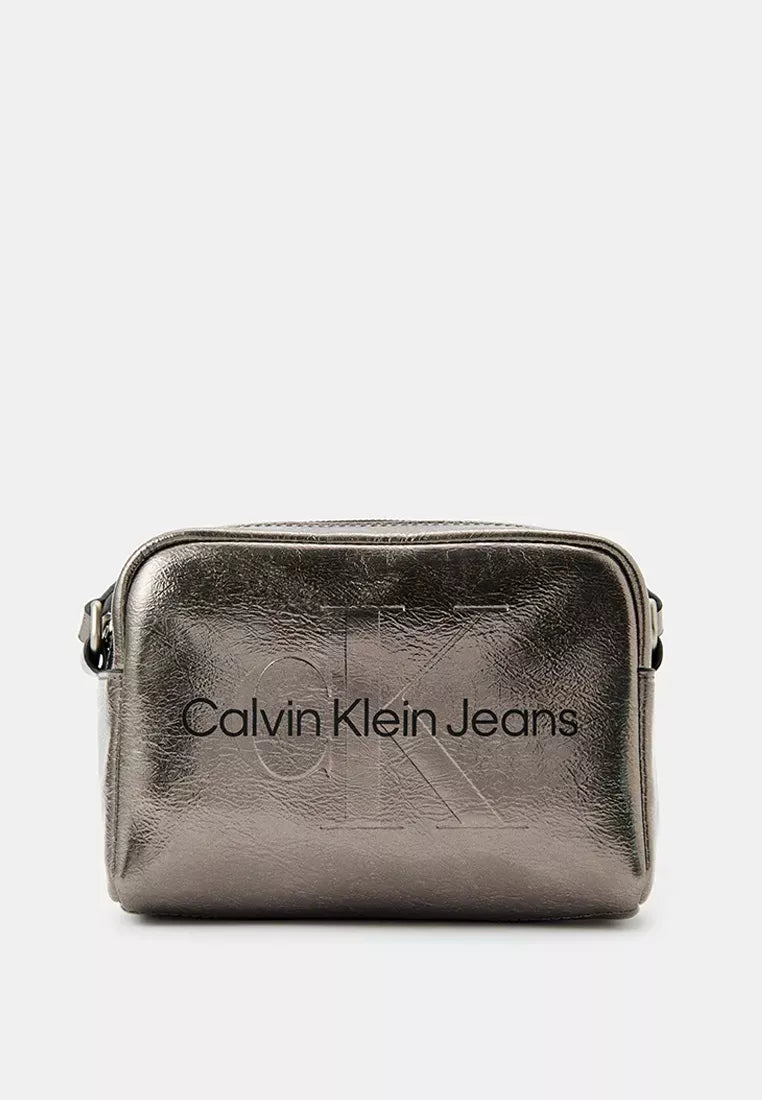 Calvin Klein Women’s Silver Handbag – Premium Polyurethane | Fall/Winter Collection | Elegant & Versatile Everyday Bag
