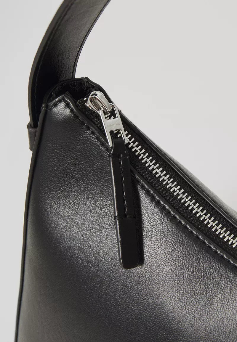 Calvin Klein Women’s Medium Bag – Spring/Summer Collection, Stylish & Durable Polyurethane