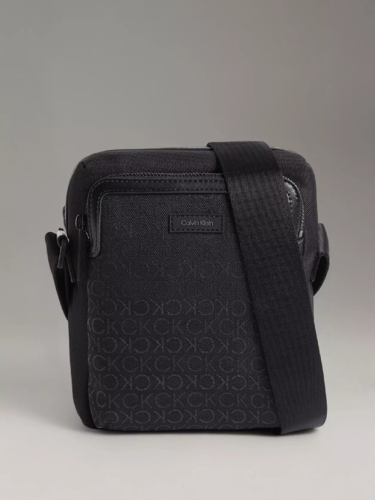 Calvin Klein Men’s Recycled Polyester Bag – Eco-Friendly Fall/Winter Crossbody Bag